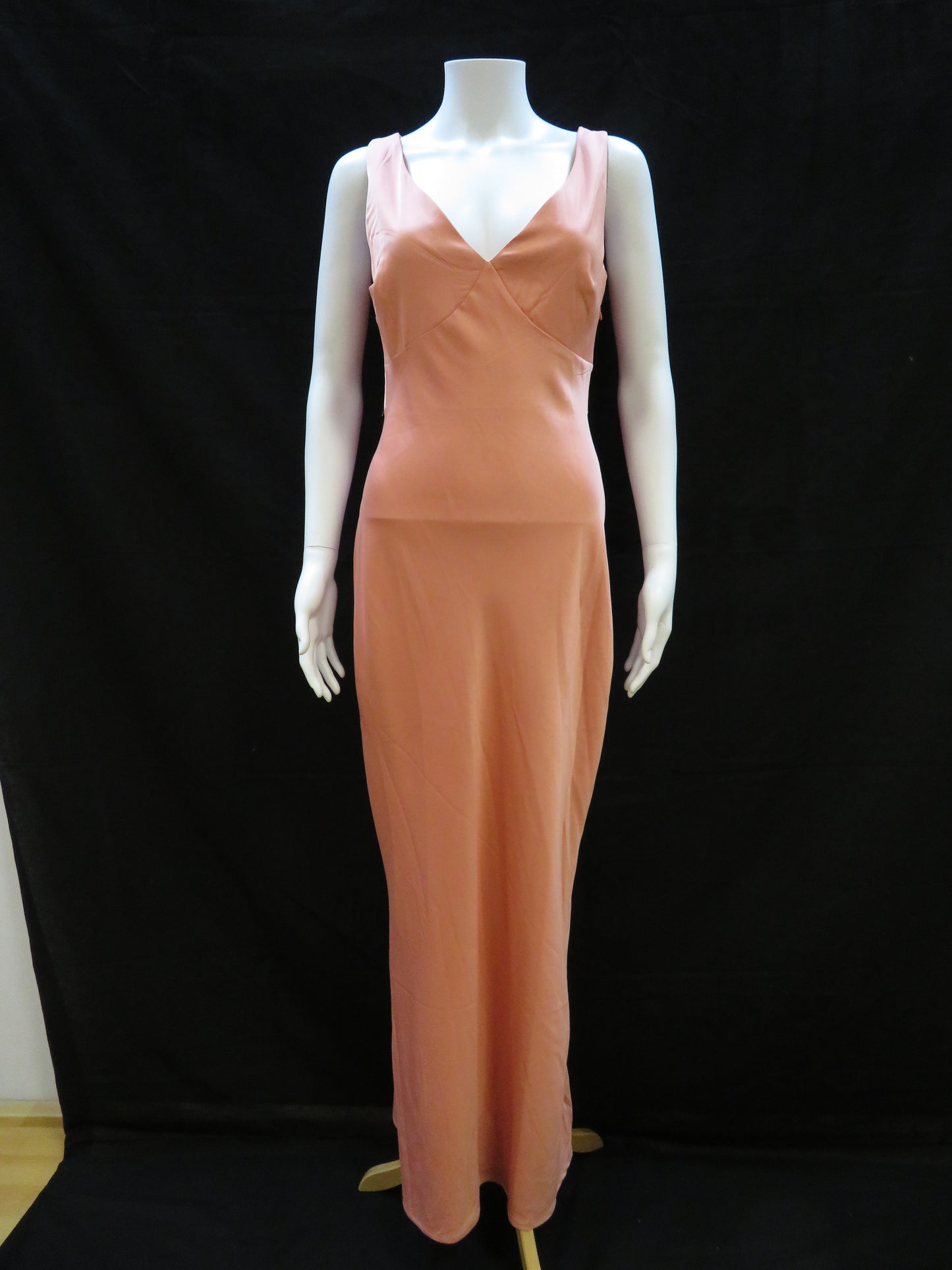 Quiz - Long Nude Peach Satin V-Neck Dress - Flowing Skirt