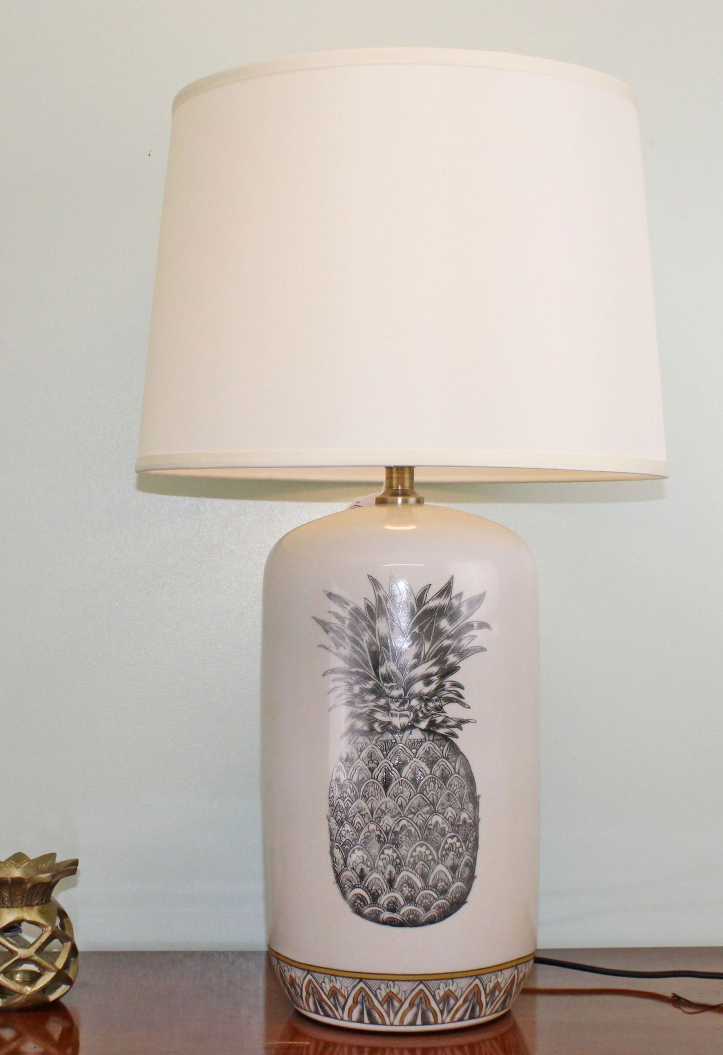 Black & White Ceramic Lamp with Pineapple Design